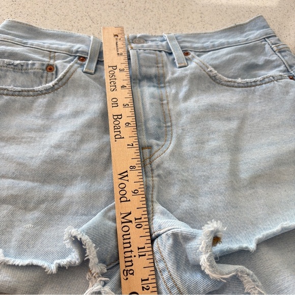 Levi's Women's 501 Button Fly Jean Denim Shorts Size W 27 Cut Off Light Wash - Picture 7 of 16